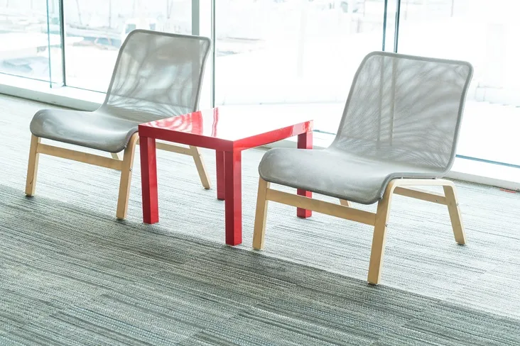 Skandynawskie designerskie krzesła — łącząc komfort z estetyką